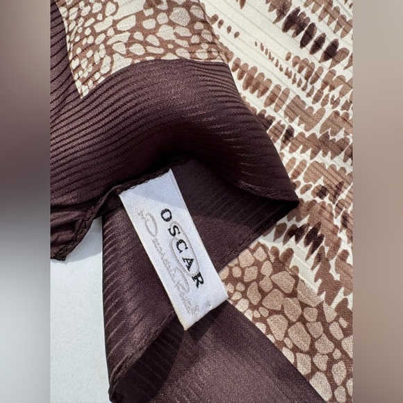 Oscar de la Renta 100% Silk Square Scarf Brown Cream Animal Print 34x34 - Picture 3 of 5